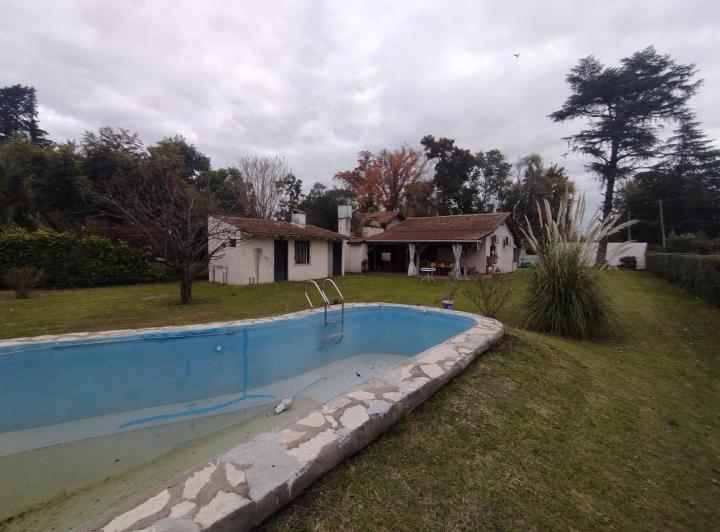 Casa · 110m² · 3 Ambientes · 6 Cocheras