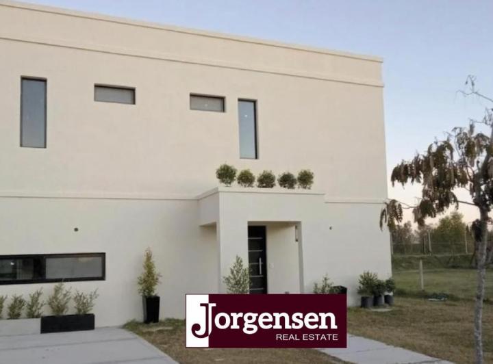 Casa · 140m² · 3 Dormitorios