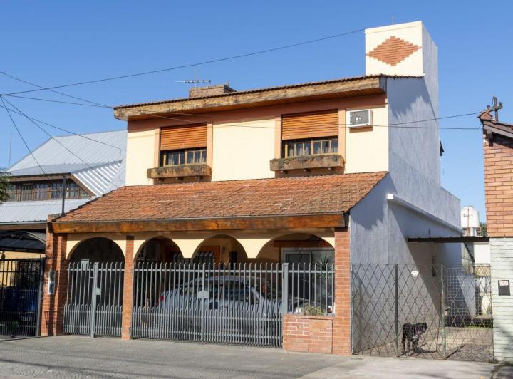Casa · 84m² · 4 Ambientes · 1 Cochera