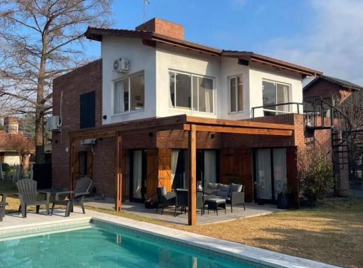 Casa · 170m² · 5 Ambientes · 5 Cocheras