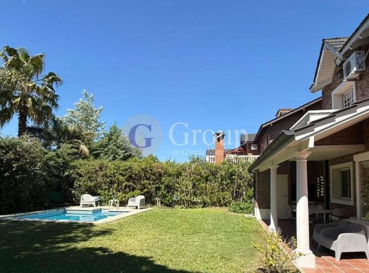 Casa · 170m² · 5 Ambientes · 2 Cocheras