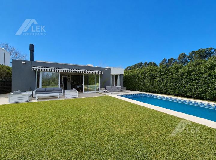 Casa · 180m² · 5 Ambientes · 2 Cocheras