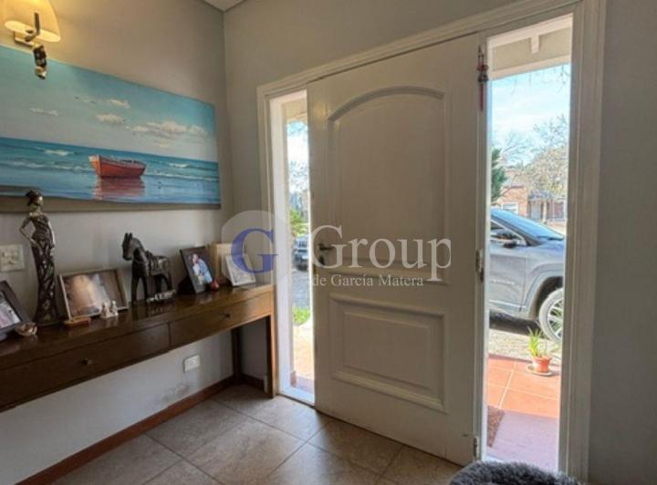 Casa · 248m² · 5 Ambientes · 1 Cochera