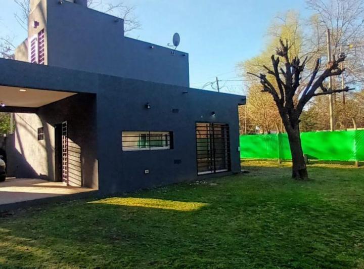 Casa · 90m² · 3 Ambientes · 2 Cocheras