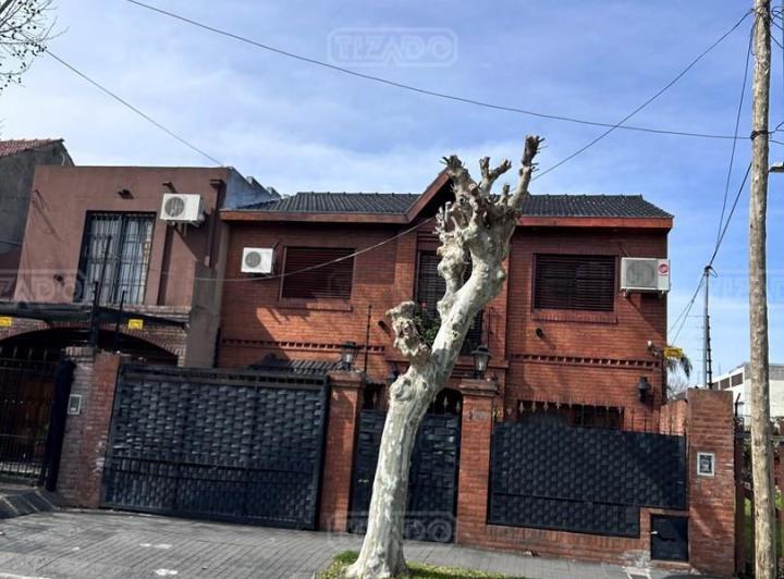 Casa · 179m² · 5 Ambientes · 1 Cochera
