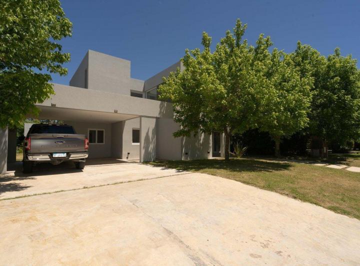 Casa · 168m² · 5 Ambientes · 2 Cocheras