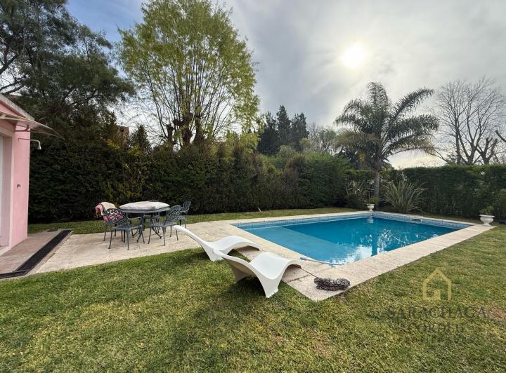 Casa · 208m² · 6 Ambientes · 2 Cocheras