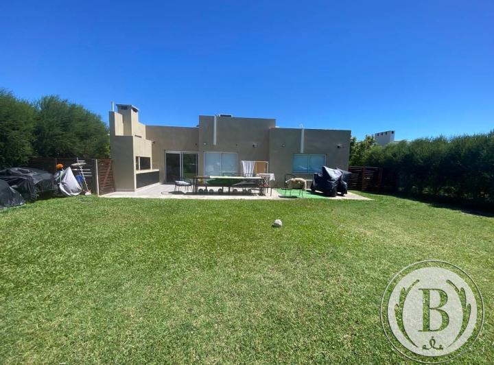 Casa · 149m² · 4 Ambientes · 2 Cocheras