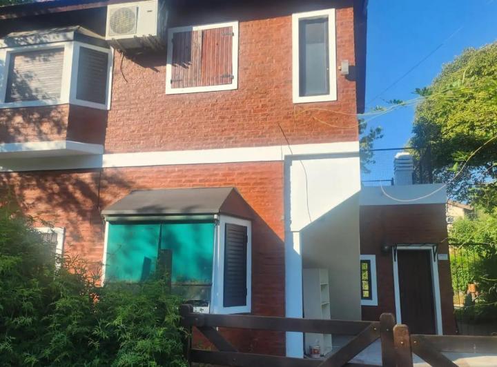 Casa · 180m² · 4 Ambientes · 2 Cocheras