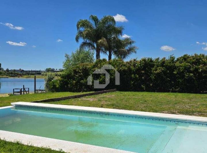 Casa · 176m² · 5 Ambientes · 2 Cocheras