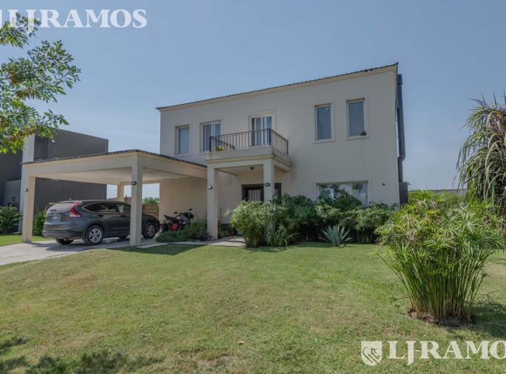 Casa · 205m² · 4 Ambientes · 4 Cocheras