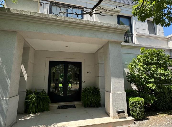 Casa · 288m² · 5 Ambientes · 2 Cocheras