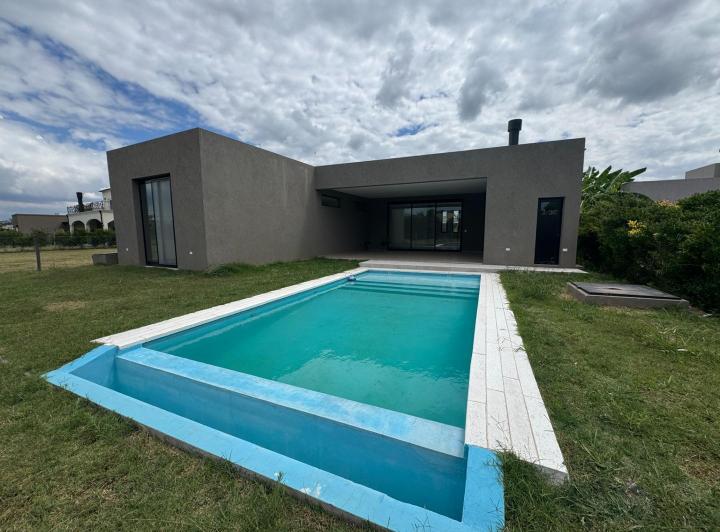 Casa · 160m² · 4 Ambientes · 3 Cocheras
