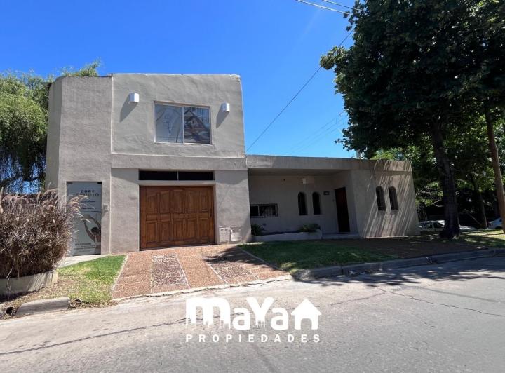 Casa · 189m² · 4 Ambientes · 1 Cochera
