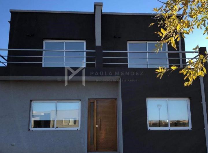 Casa · 180m² · 4 Ambientes · 4 Cocheras