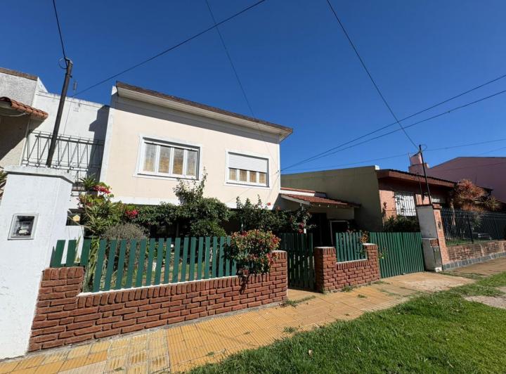 Casa · 102m² · 3 Ambientes · 1 Cochera