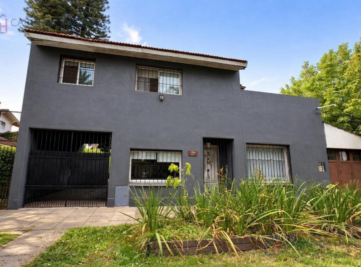 Casa · 194m² · 5 Ambientes · 1 Cochera