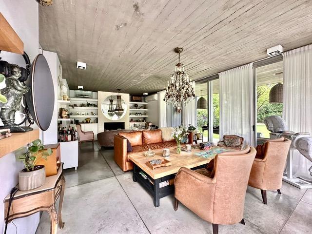 Casa · 249m² · 5 Ambientes · 2 Cocheras