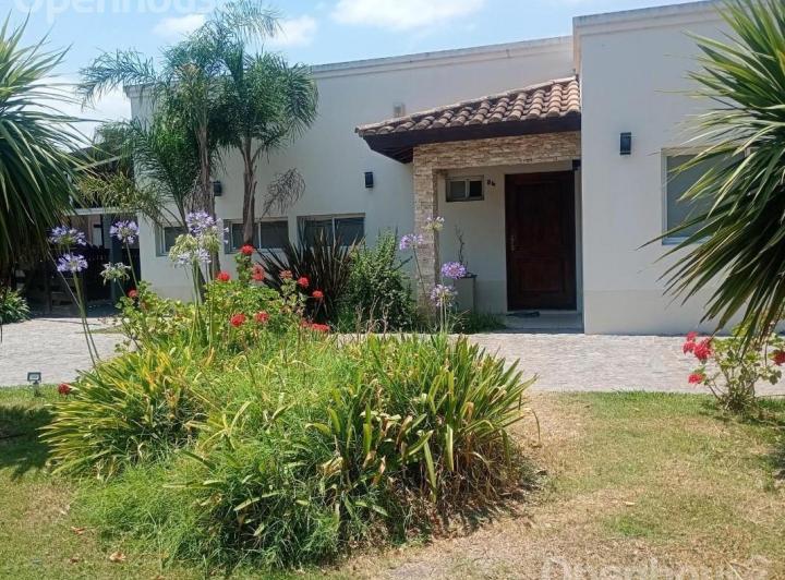 Casa · 275m² · 4 Ambientes · 1 Cochera