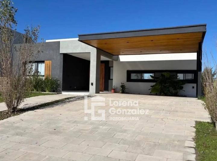 Casa · 160m² · 4 Ambientes · 2 Cocheras
