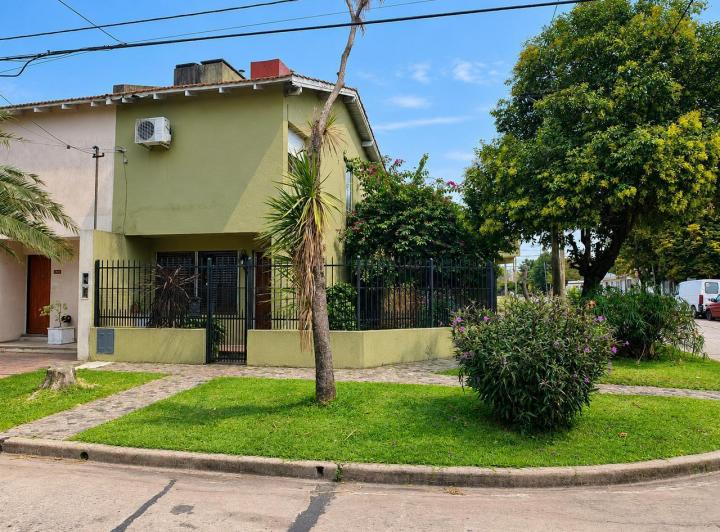 Casa · 158m² · 5 Ambientes · 1 Cochera