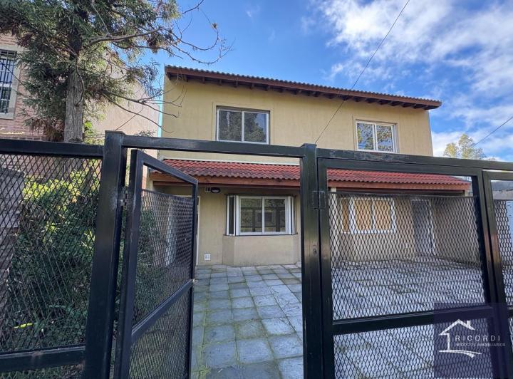 Casa · 96m² · 3 Ambientes · 2 Cocheras