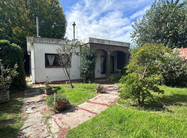 Casa · 75m² · 4 Ambientes · 4 Cocheras