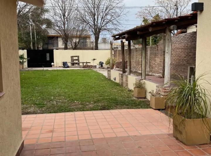 Casa · 130m² · 4 Ambientes · 3 Cocheras