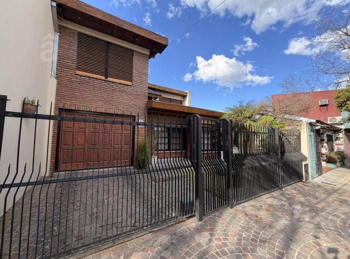 Casa · 166m² · 4 Ambientes · 2 Cocheras
