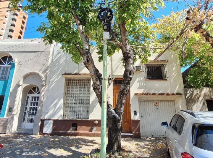 Casa · 190m² · 4 Ambientes · 1 Cochera