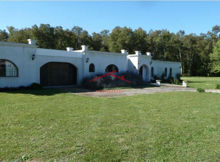 Casa · 230m² · 4 Ambientes · 1 Cochera