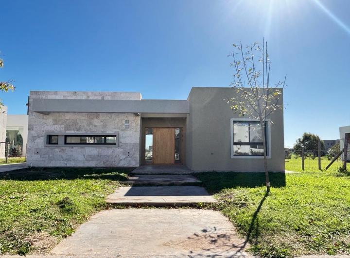 Casa · 565m² · 4 Ambientes · 4 Cocheras
