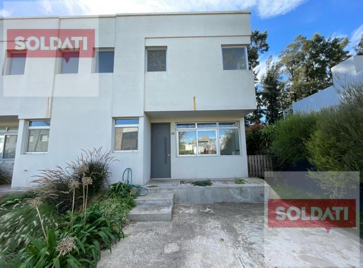 Casa · 160m² · 4 Ambientes · 2 Cocheras