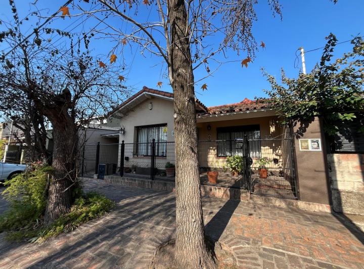 Casa · 160m² · 4 Ambientes · 1 Cochera