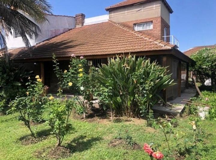 Casa · 220m² · 4 Ambientes · 1 Cochera