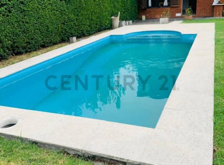 Casa · 140m² · 4 Ambientes · 2 Cocheras