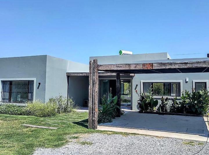 Casa · 220m² · 5 Ambientes · 2 Cocheras