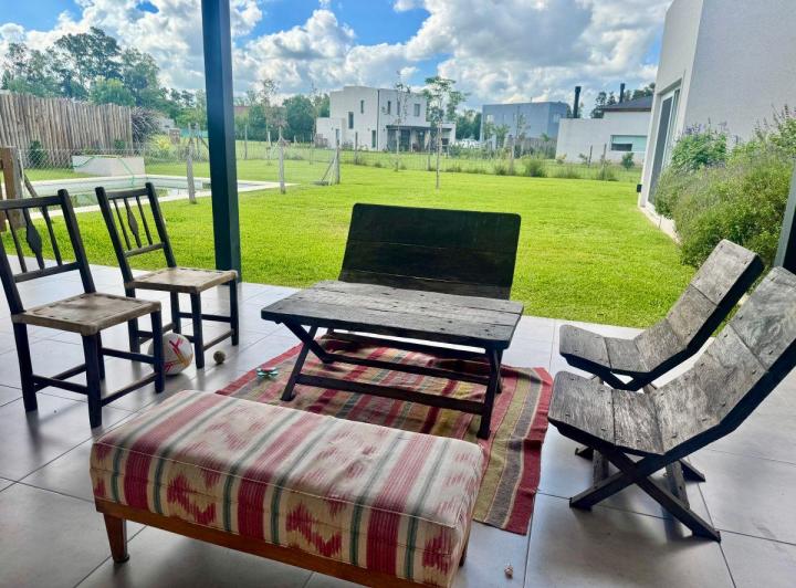 Casa · 212m² · 5 Ambientes · 1 Cochera
