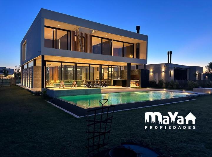 Casa · 350m² · 4 Ambientes