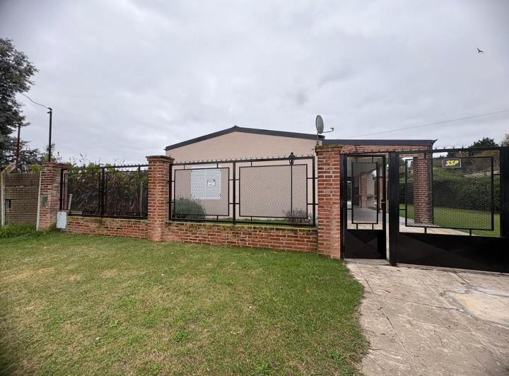 Casa · 135m² · 2 Ambientes · 3 Cocheras