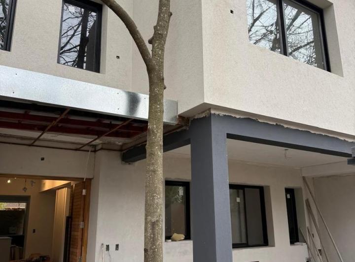 Casa · 295m² · 5 Ambientes · 2 Cocheras