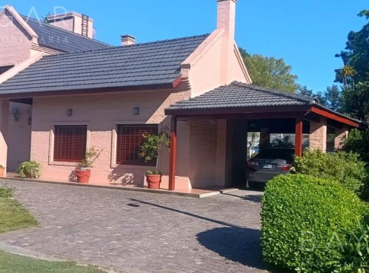 Casa · 164m² · 5 Ambientes · 6 Cocheras