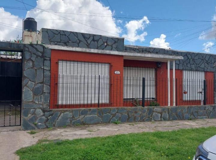 Casa · 30m² · 4 Ambientes · 2 Cocheras