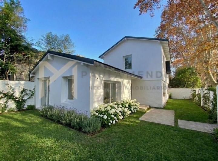 Casa · 214m² · 4 Ambientes · 1 Cochera