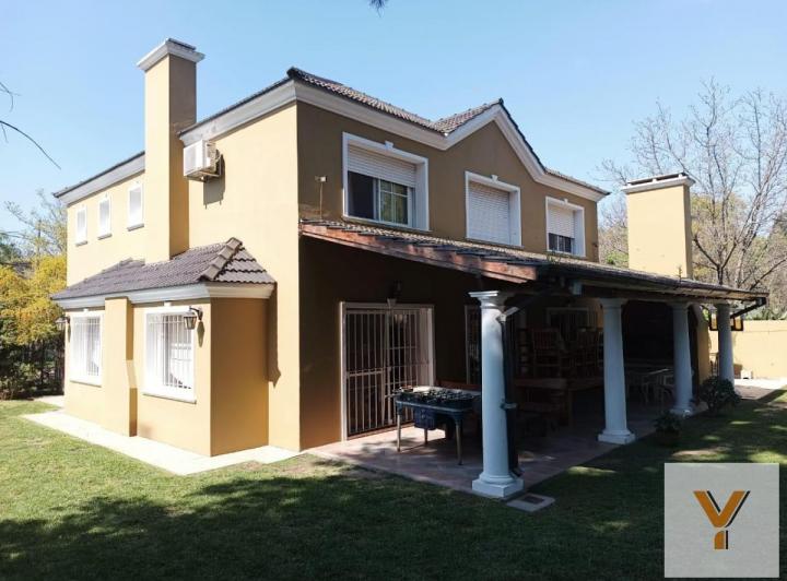 Casa · 400m²