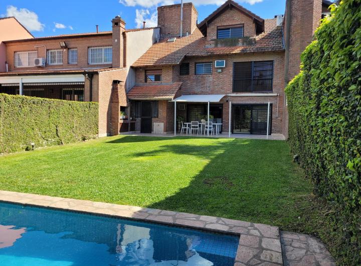 Casa · 254m² · 5 Ambientes · 1 Cochera