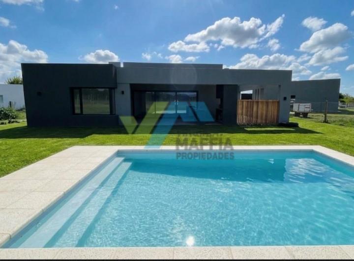 Casa · 170m² · 4 Ambientes · 2 Cocheras