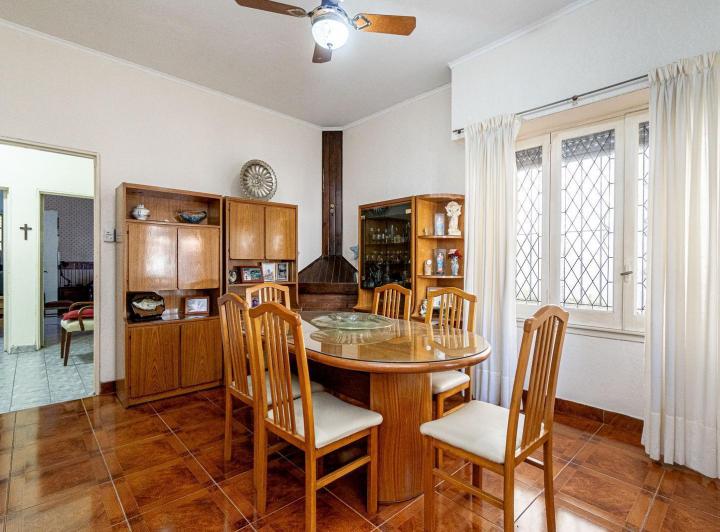 Casa · 200m² · 4 Ambientes · 3 Cocheras