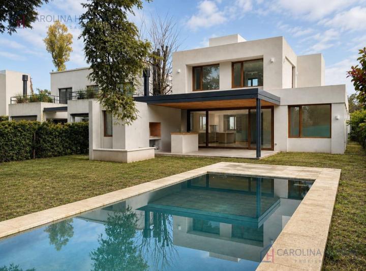Casa · 197m² · 4 Ambientes · 2 Cocheras