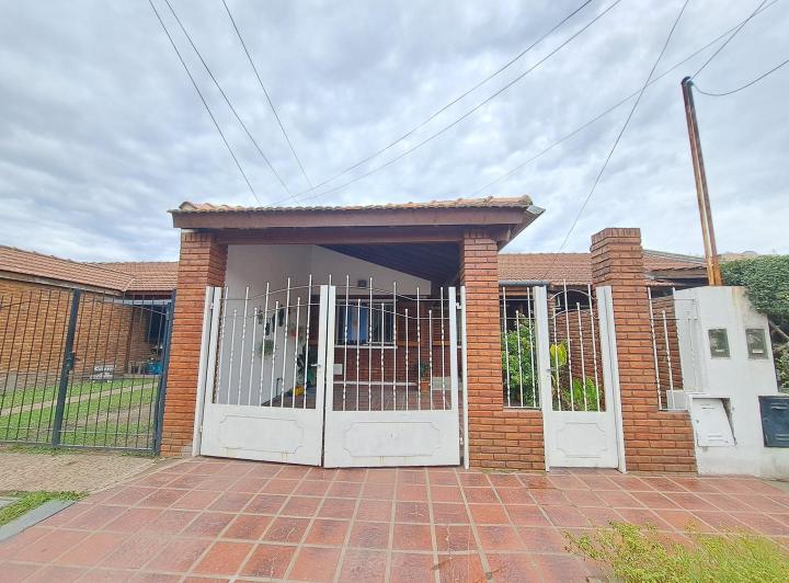 Casa · 90m² · 3 Ambientes · 2 Cocheras